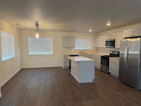 4th image of 630 W 9th St #0