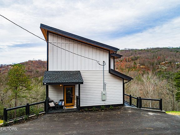 3rd image of 1113 Mathis Hollow Rd