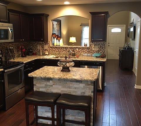 3rd image of 144 Saxony Way