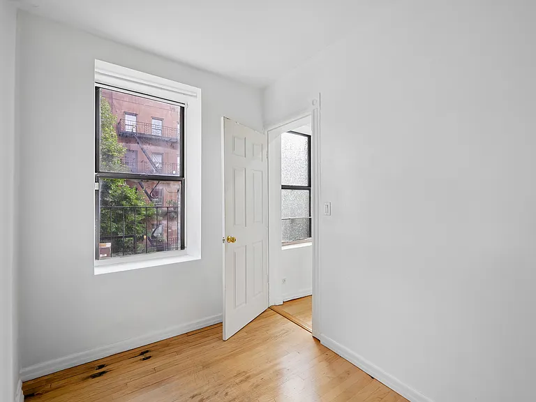 351 W 47th St #3F — Photo 11