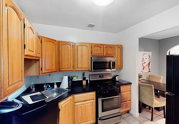 4th image of 305 E 104th St APT 3E