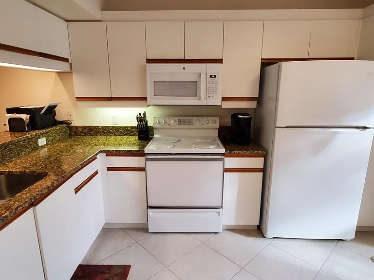 2300 Hidden Lake Dr #7 — Photo 10