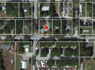 210 17th St, Carlyle, IL 62231