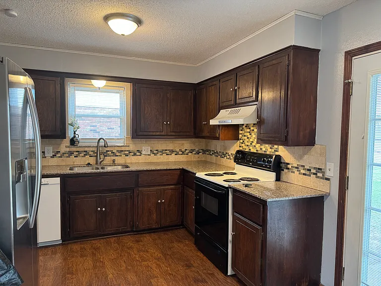 13908 Jeffery Dr — Photo 6