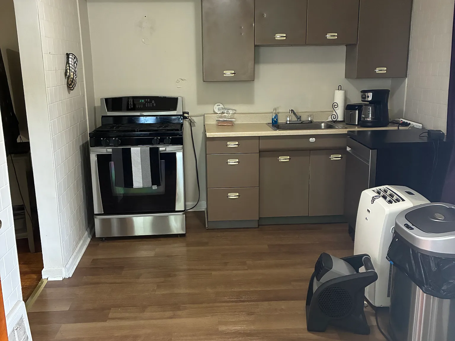1 bed, 1.5 bath, 800 sqft, $725 — Photo 2