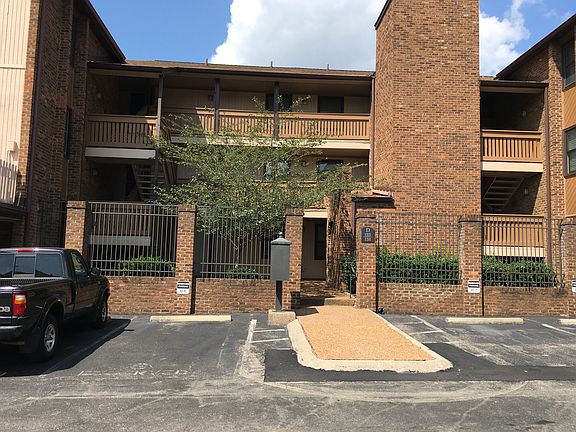 5th image of 134 Hillsboro Pl
