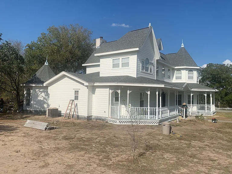 4311 FM 466 — Photo 2