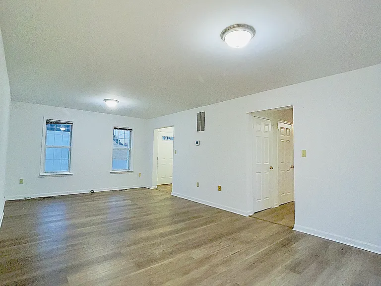8346 Lincoln Dr — Photo 3