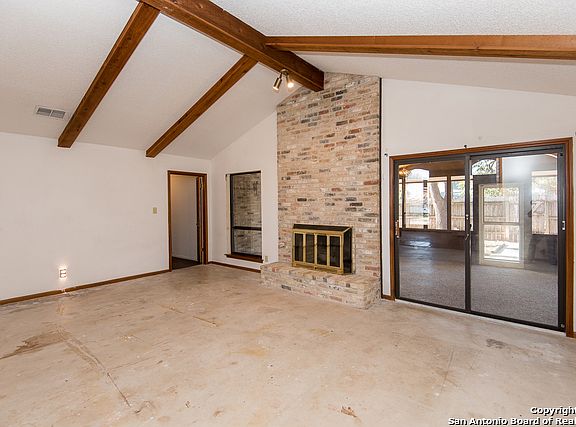 5th image of 213 Sandhill Dr