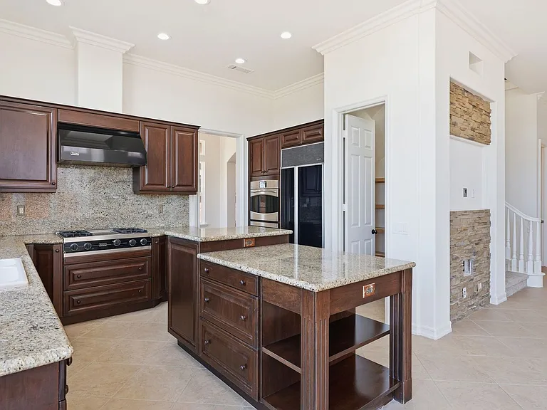 5571 Ocean Terrace Dr — Photo 12