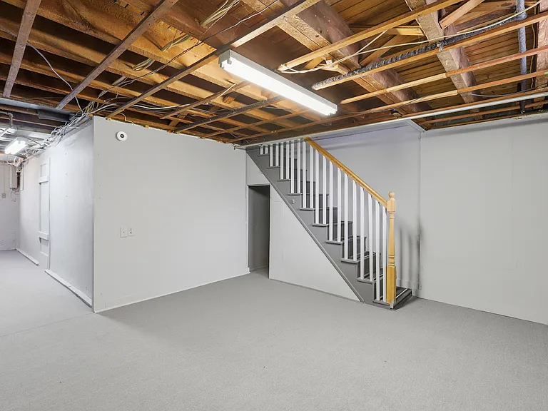 271 W Wyncliffe Ave — Photo 22