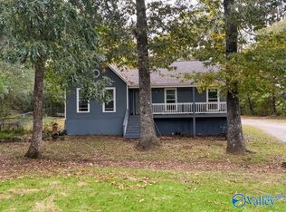 196 College St, New Market, AL 35761