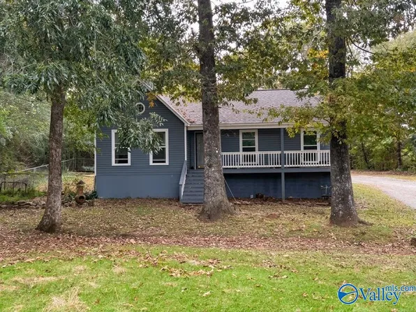 196 College St, New Market, AL 35761