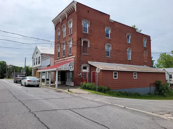 29 Water St, Fort Covington, NY 12937