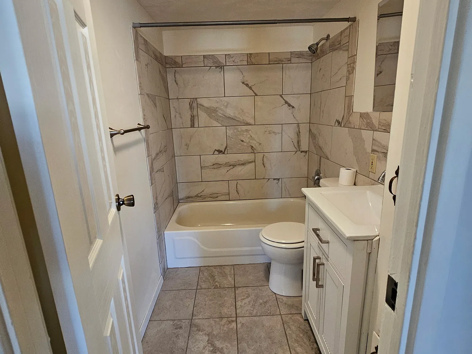 3 bed, 864 sqft, $1,500 — Photo 2