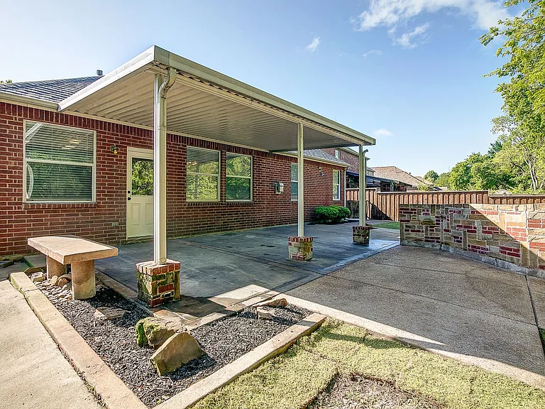 2504 Cypress Point Dr — Photo 4