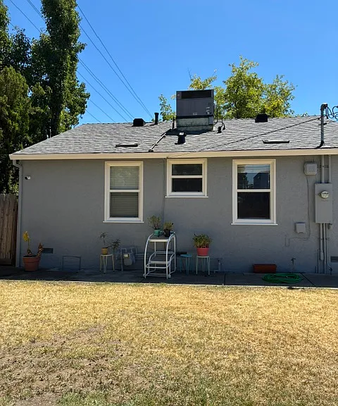 2400 Watson St — Photo 2