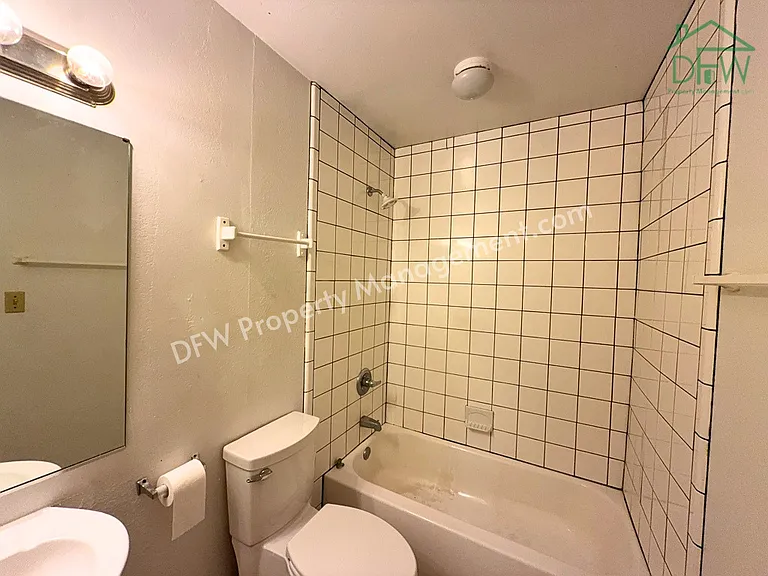 807 W Walnut St #C4 — Photo 17