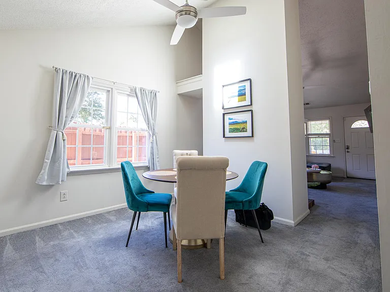 817 Chalk Ct — Photo 6