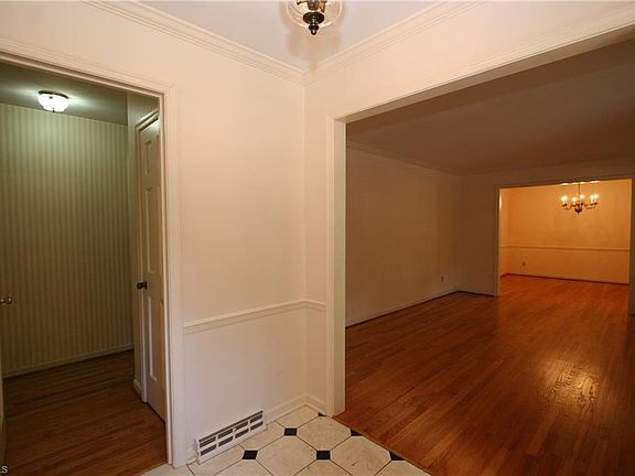 3rd image of 2903 Greenbrook Dr