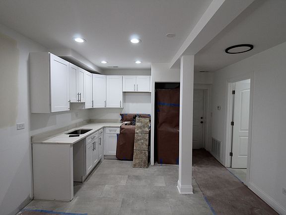 3rd image of 2241 W Augusta Blvd #1R