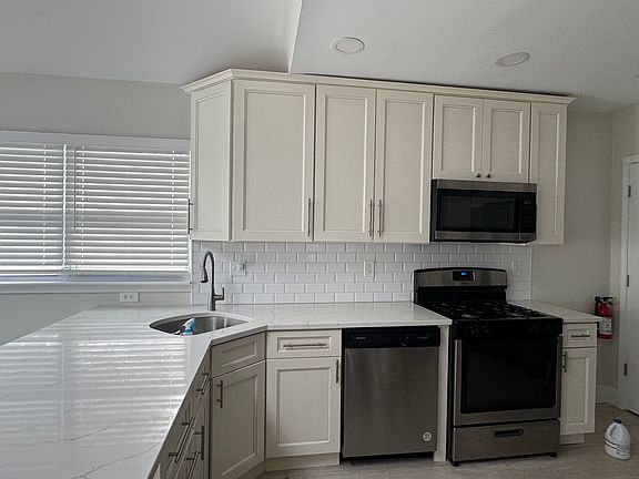 2nd image of 411 Locust St