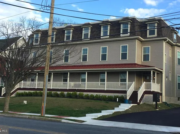 154 W King St APT 1, Malvern, PA 19355