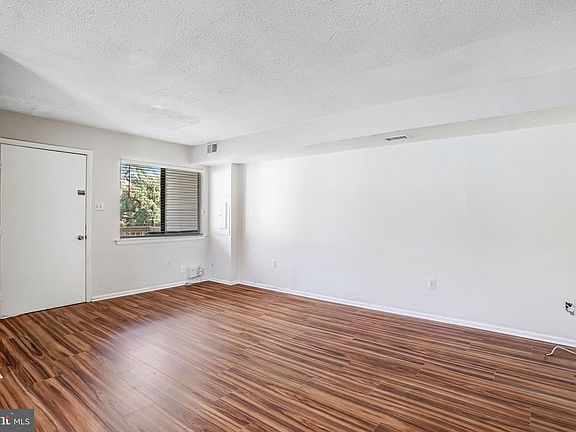 3rd image of 4139 Meadowland Ct