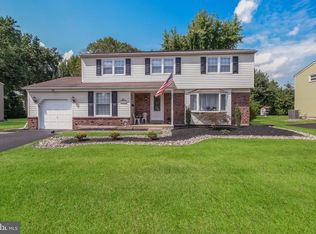 1036 Redbarn Rd, Warminster, PA 18974