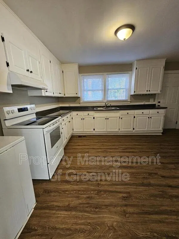 3 bed, 1.0 bath, 1124 sqft, $1,395 — Photo 3
