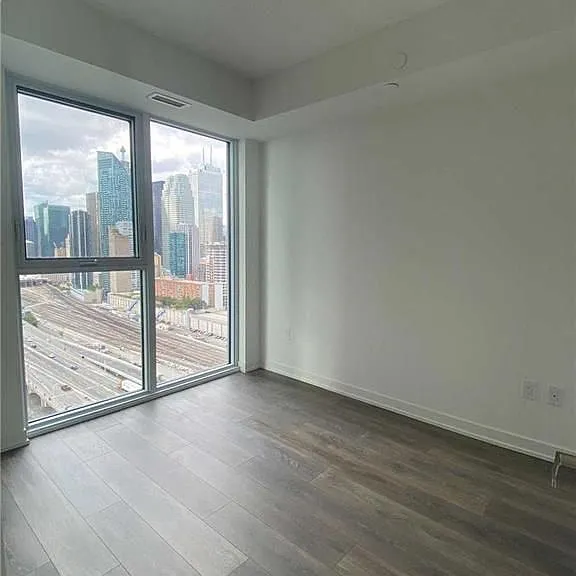 20 Richardson St N #2107 — Photo 5