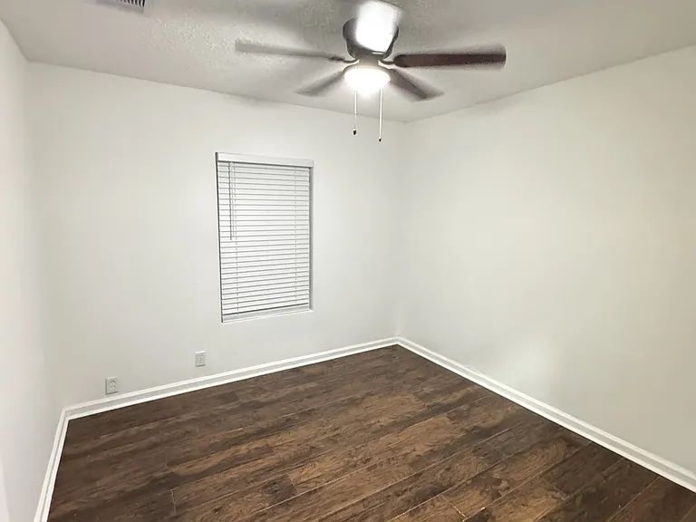 225 Armstrong St — Photo 14