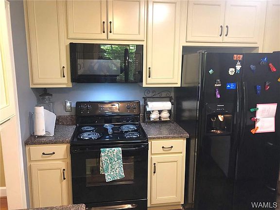 3rd image of 22 Parkwood Cir
