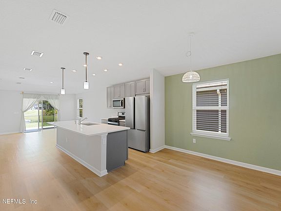 5th image of 124 DAHLIA FALLS Drive