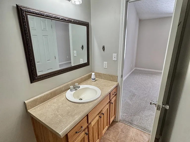 2237 Ross Ln — Photo 18