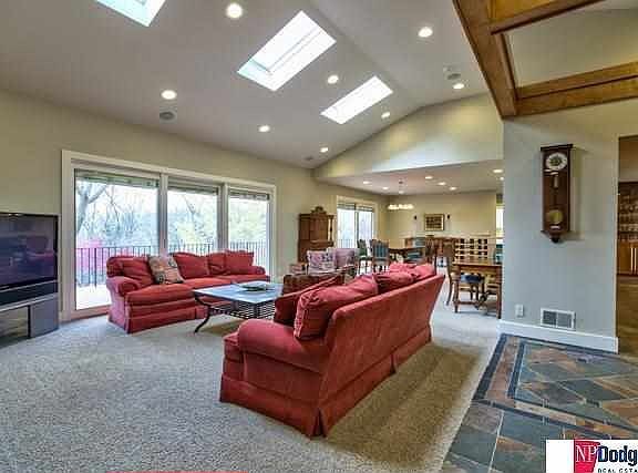 3rd image of 1040 N Skyline Dr