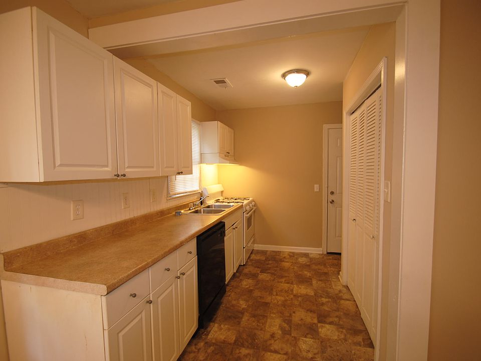 2nd image of 1358 Lynford Dr SW