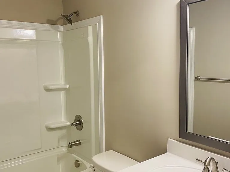 1033 Whitney Dr — Photo 15