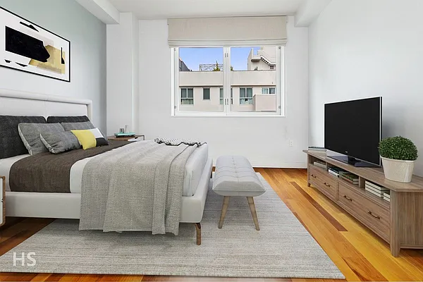 Sold by R New York | media 3