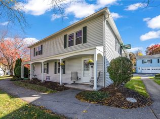 22 Foxcroft Trl, Fairport, NY 14450