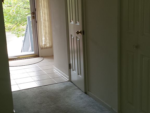 Foyer, ceramic tile, closet 