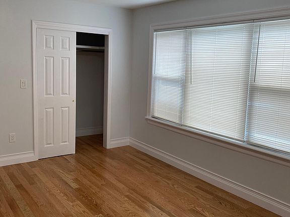4th image of 4021 Dyre Ave #2