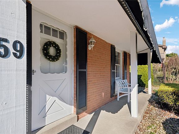 3rd image of 59 Joanne Dr