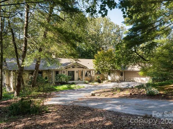 5 Holly Hill Rd, Asheville, NC 28803