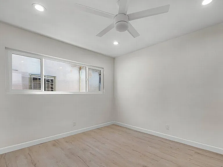 1361 N Laurel Ave #15 — Photo 9