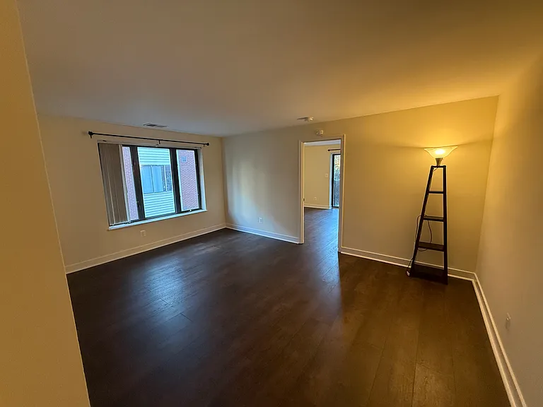 1020 N Stafford St #312 — Photo 2