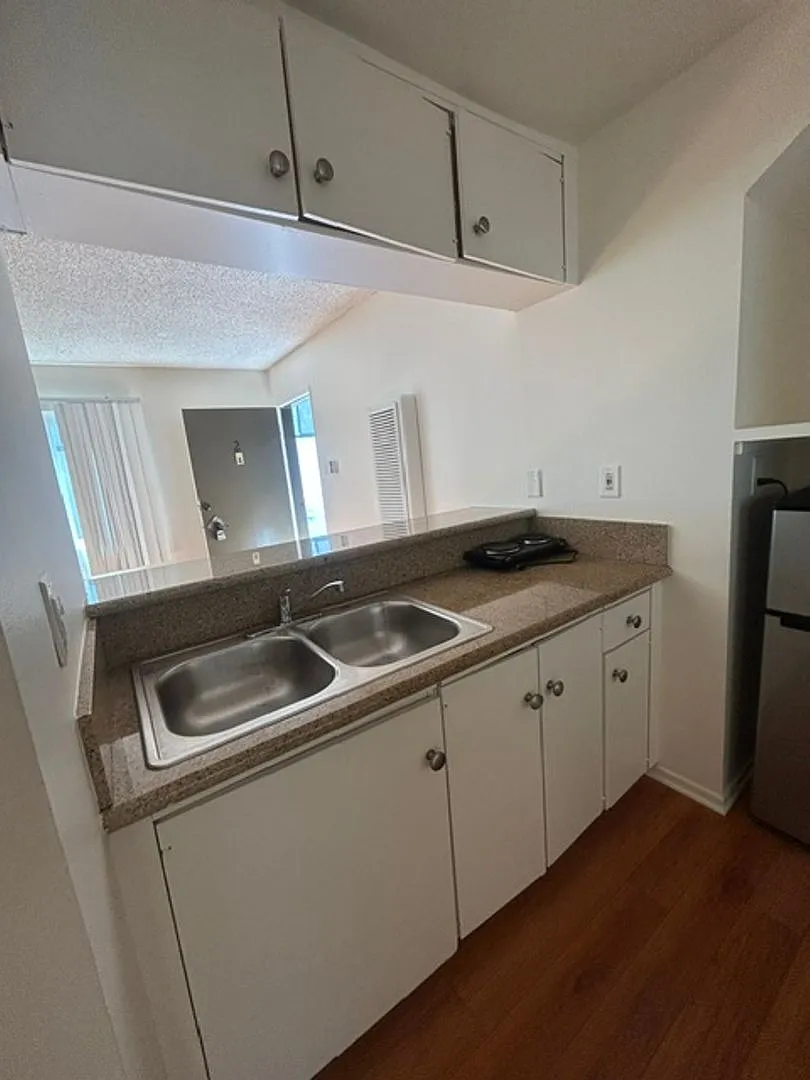 1920 Manning Ave — Photo 4