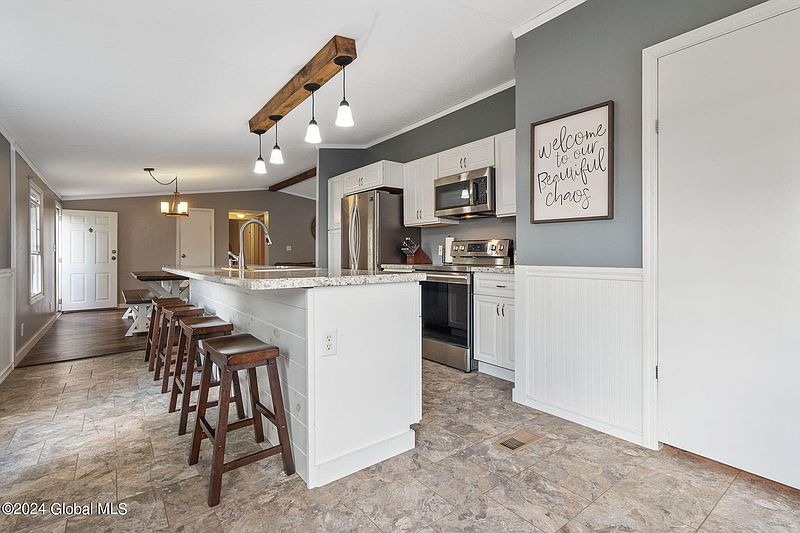 5th image of 567 Barton Hill Road