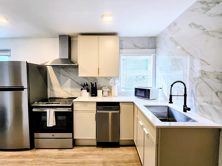 27 Cypress St #B — Photo 3