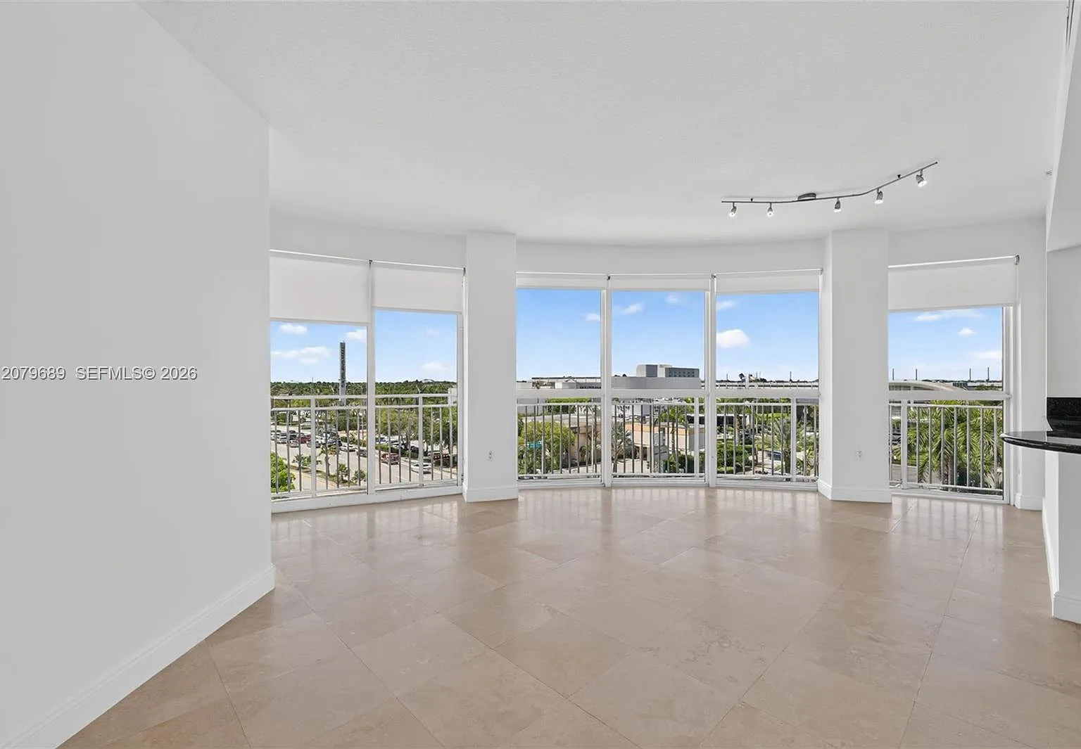 Downtown Dadeland Condo N — Photo 4